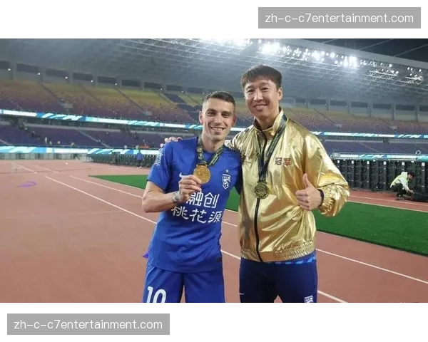 大连英博阵容更换至少五人，斯坦丘加盟激活中场组织轮换选择